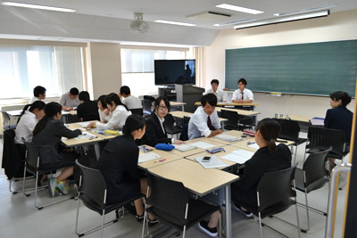 授業・実習風景 大学に戻ってグループ討議